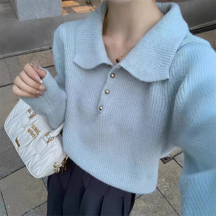 Pull féminin avec col polo texturé et détails de boutons Chic & Stil