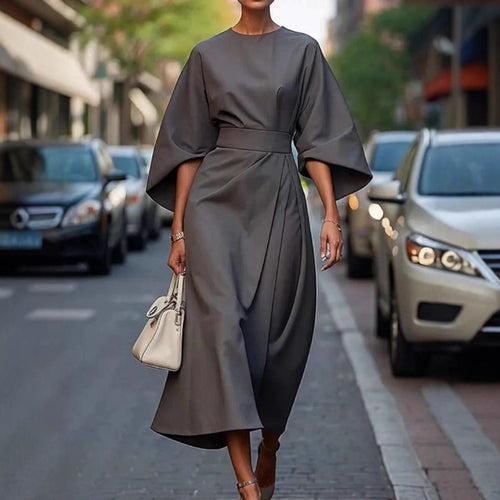 Ladies Elegant Maxi Dress with Flowing Sleeves and Chic Fitted Cut