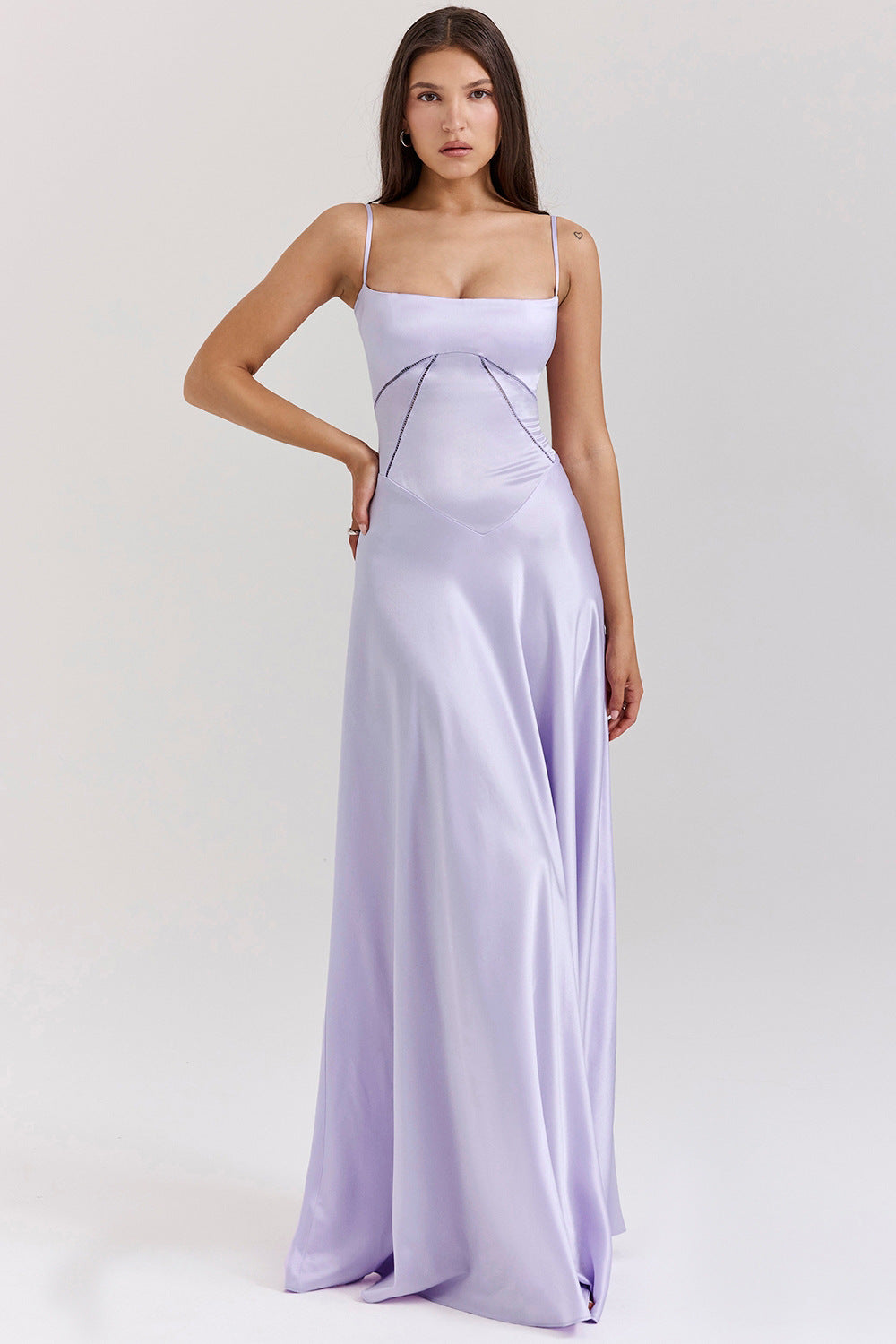 Elegant satin maxi dress for women with thin straps and a figure-hugging fit Chic & Stil