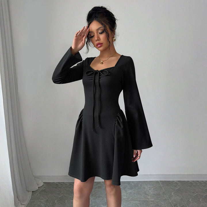 Robe femme longueur genou avec des détails de volants sophistiqués et une coupe ajustée Chic & Stil