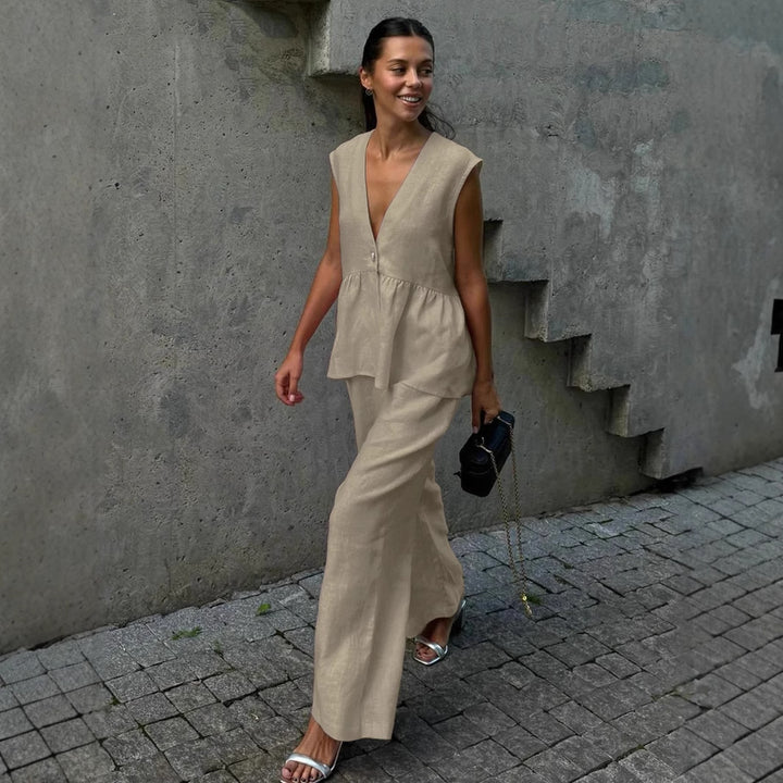 Ladies airy jumpsuit with V-neck and flowing cut Lune London