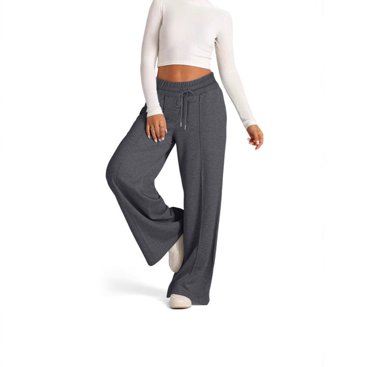 Women's sweatpants with a loose fit and practical pockets Lune London