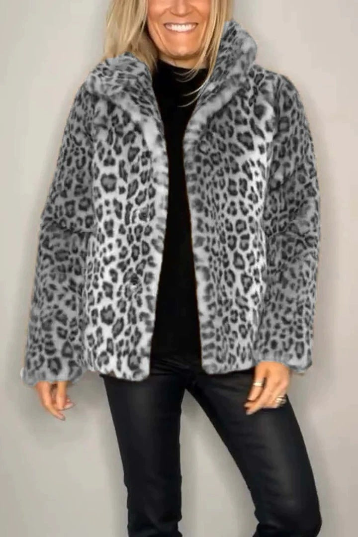 Fashionable plush coat for women with leopard print and elegant cut Lune London