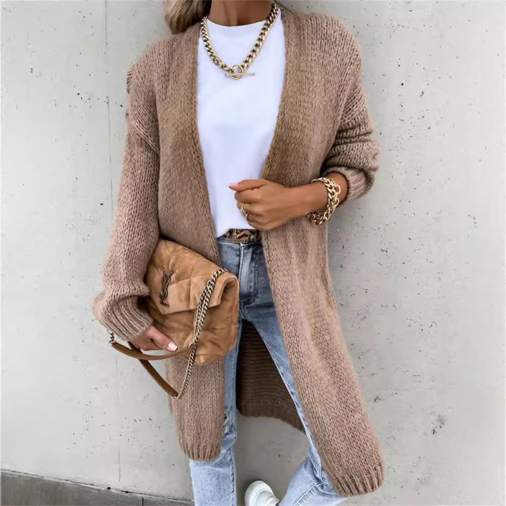 Chunky knit cardigan for women with a relaxed fit and trendy details Lune London