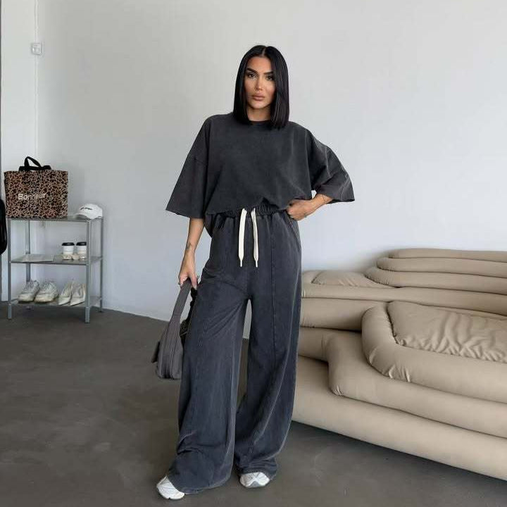 Casual cotton set for women with a loose fit and elastic waistband Lune London