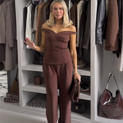 Wide pants for women with an elegant cut and fine pleats Amarae