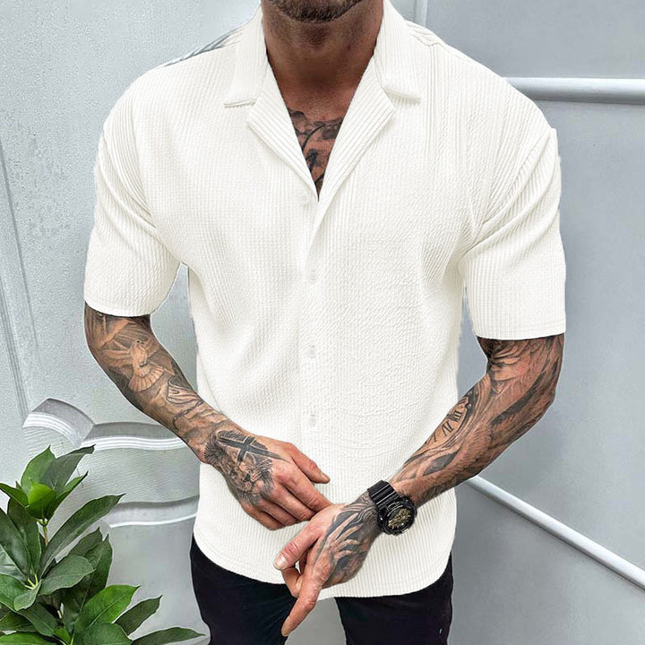 Structured short-sleeve shirt for men with button placket Lune London