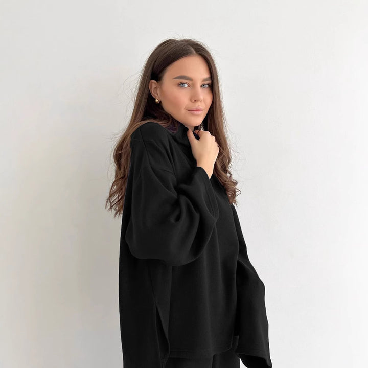 Comfortable lounge set for women with loose fit and high collar Lune London