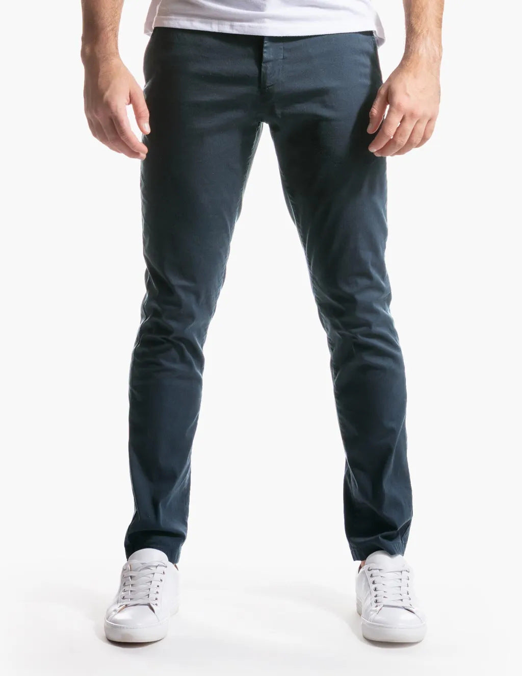 Slim-fit chino pants for men in breathable material Lune London