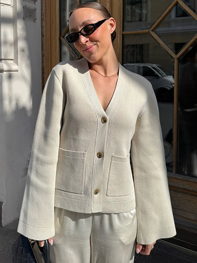 Women's fine knit cardigan with wide sleeves, V-neck and patch pockets Amarae