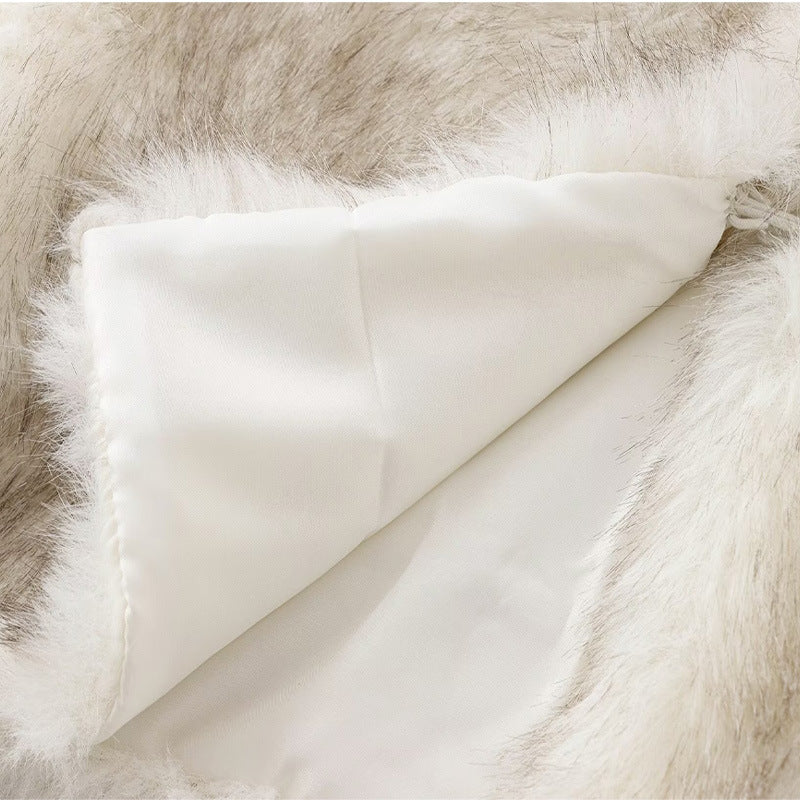 Faux fur jacket for women with elegant cut and wide sleeves Lune London