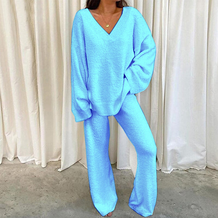 Ladies Comfortable Fleece Leisurewear Set with V Neck Lune London