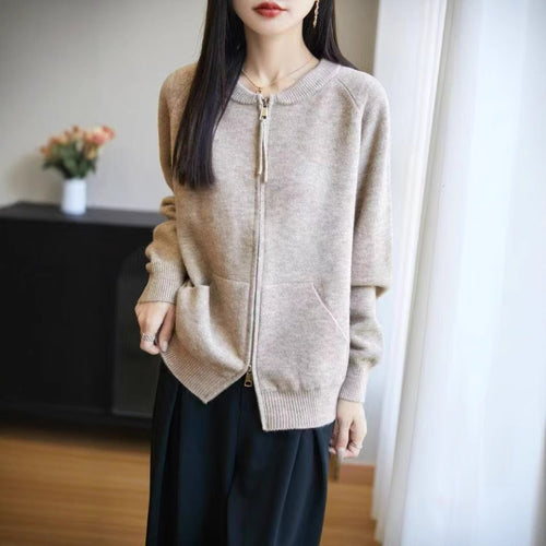 Veste en tricot confortable pour femmes avec fermeture éclair haute et poches latérales généreuses Chic & Stil