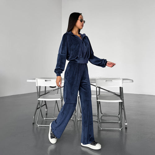 Casual sports set for women in velvety material with a loose fit Amarae