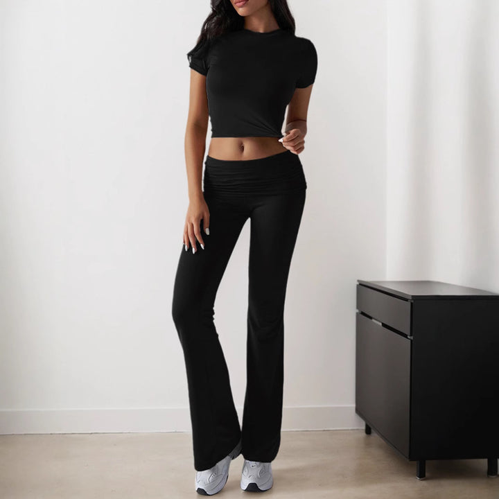 Ensemble de sport pour femmes avec haut ajusté et leggings évasés Chic & Stil