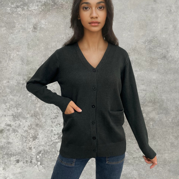 Casual knit jacket for women with integrated pockets and elegant button design Lune Londonl