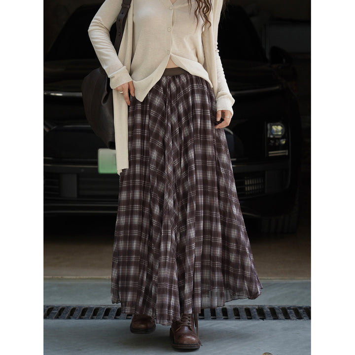 Women Longer checked pleated maxiskirt made of lightweight chiffon fabric Amarae