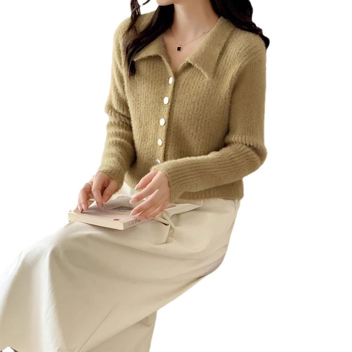 Cardigan pour femmes avec design à boutons et matériau doux Chic & Stil