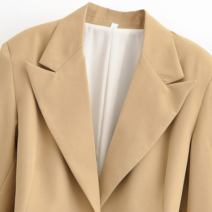 Women's oversized blazer with pointed lapels and flap pockets Amarae