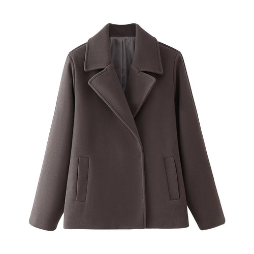 Wool coat for women with an elegant lapel and practical pockets Amarae