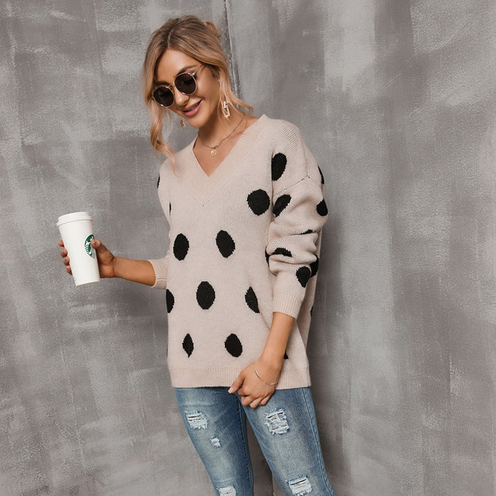 Pull féminin à la mode avec un décolleté en V profond et un design à pois graphiques Chic & Stil