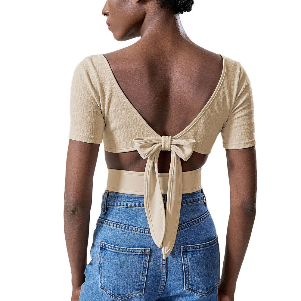 T-shirt court pour femmes avec un élégant décolleté carré et des manches courtes Chic & Stil