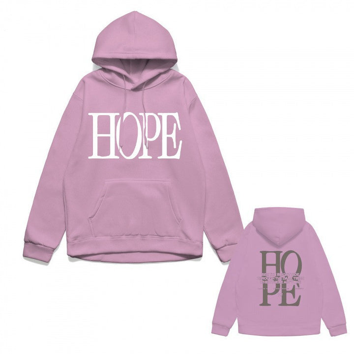 Women's hoodie with eye-catching lettering and conveniently designed kangaroo pocket Chic & Stil