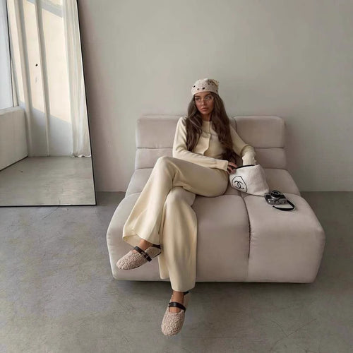 Casual knitted ensemble for women with button closure and comfortable fit Amarae