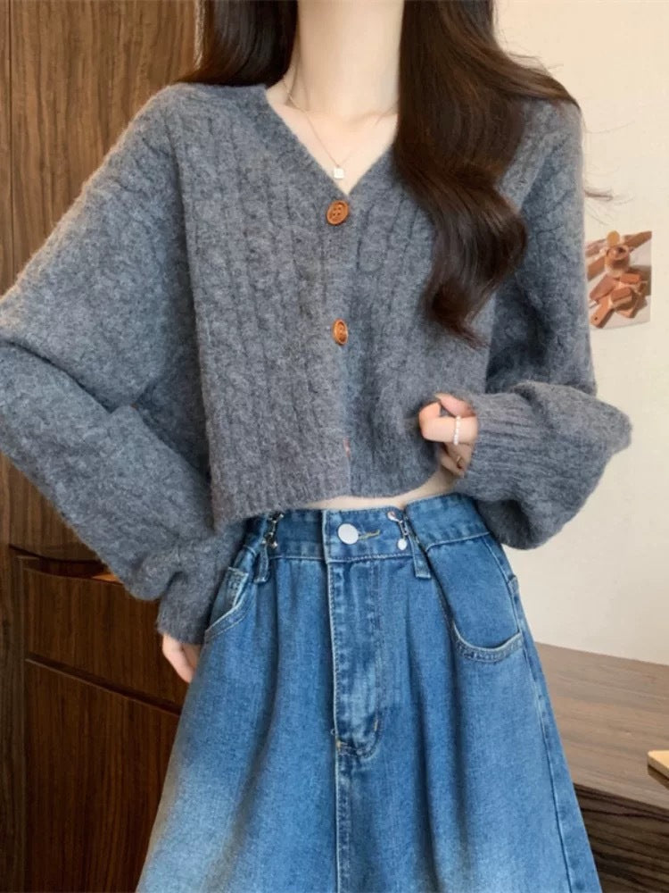 Cardigan court pour femmes avec des manches larges et détail de bouton Chic & Stil