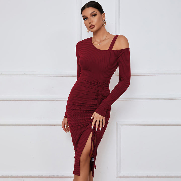 Robe ajustée en rib pour femme avec encolure asymétrique et fronces sophistiquées Chic & Stil