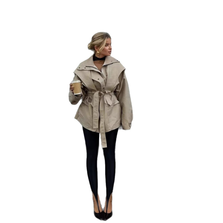 Veste utilitaire pour femmes à coupe moderne avec poches pratiques et ceinture Chic & Stil