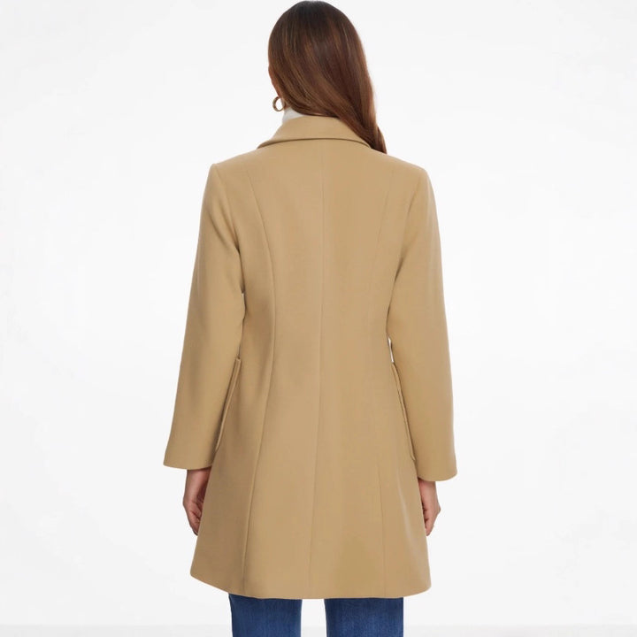 Elegant ladies' coat with double row of buttons and side pockets Lune London