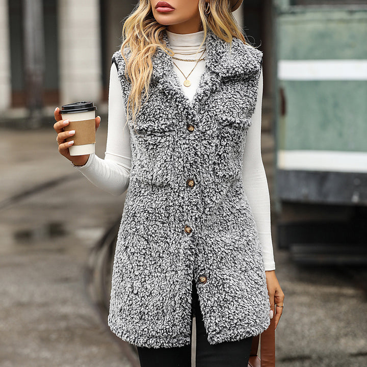 Women Cozy Cardigan with convenient pockets and button closure Lune London