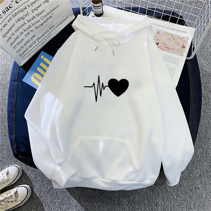 Women's hoodie with heartwarming design and cozy fit Chic & Stil