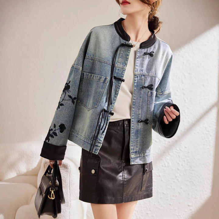 Veste en denim tendance pour femmes avec broderie florale et poignets élégants