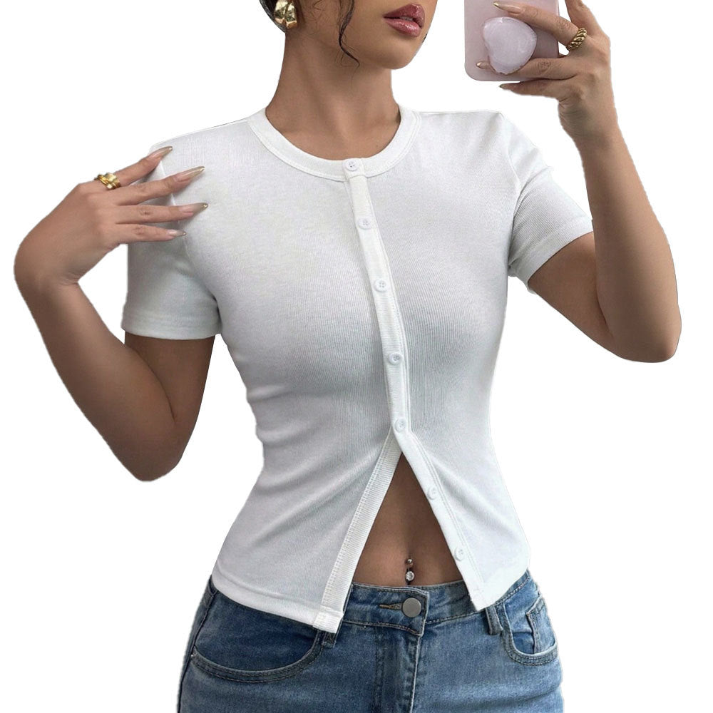 Chemise à manches courtes pour femmes avec détails de boutons et forme ajustée Chic & Stil