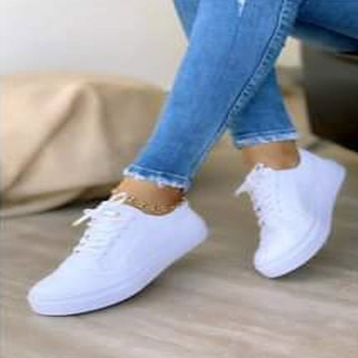 Women’s sneakers with a trendy textile upper and a cushioning sole Lune London