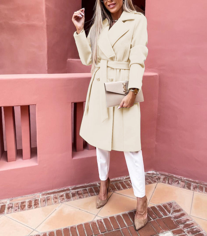 Women Elegant Trench Coat with a fitted cut and practical pockets Lune London