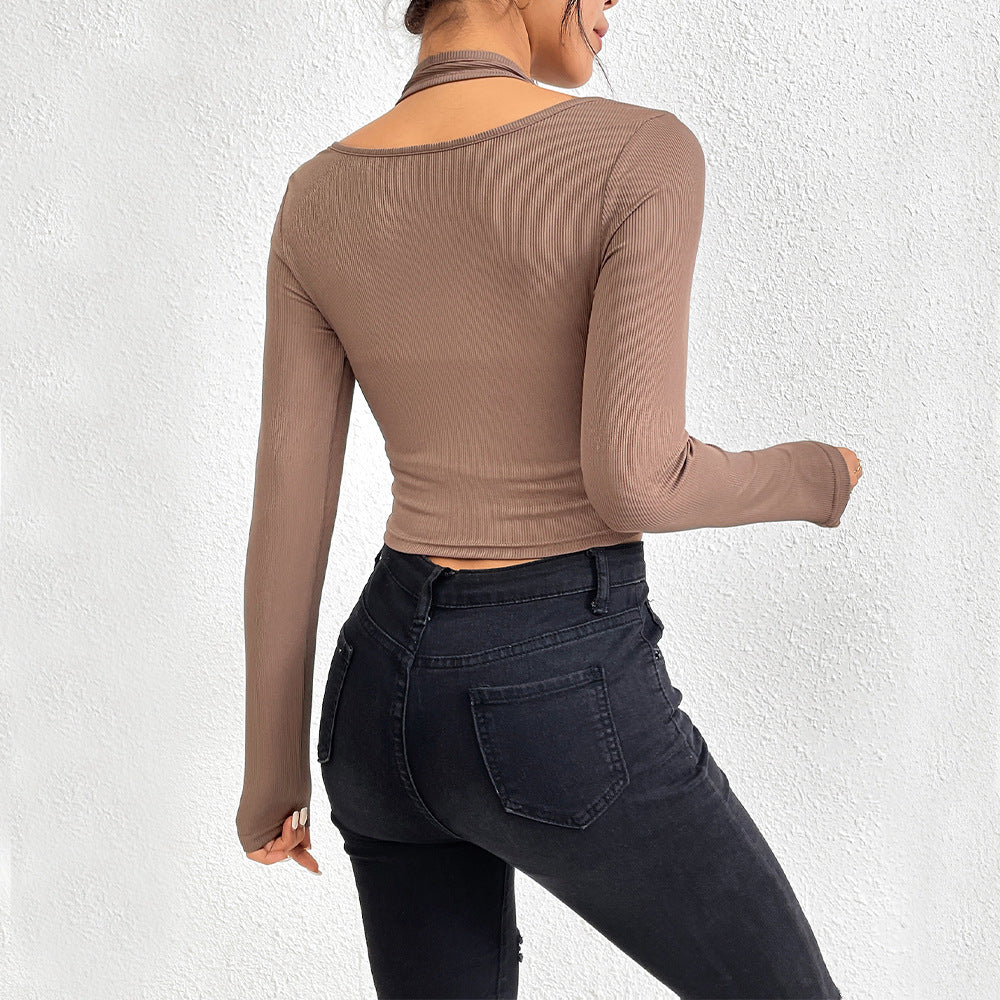 Cropped long sleeve shirt for women with a stylish twisted design and Chic & Stil color accents