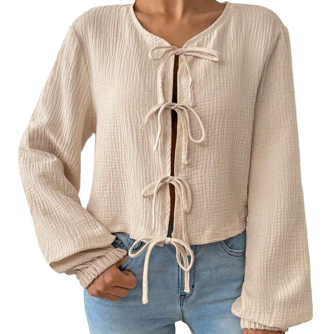 Blouse courte pour femmes avec des détails de lacets sophistiqués Chic & Stil