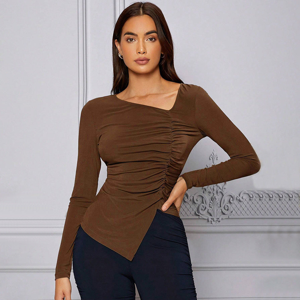Top ajusté à manches longues pour femmes avec un design drapé asymétrique Chic & Stil