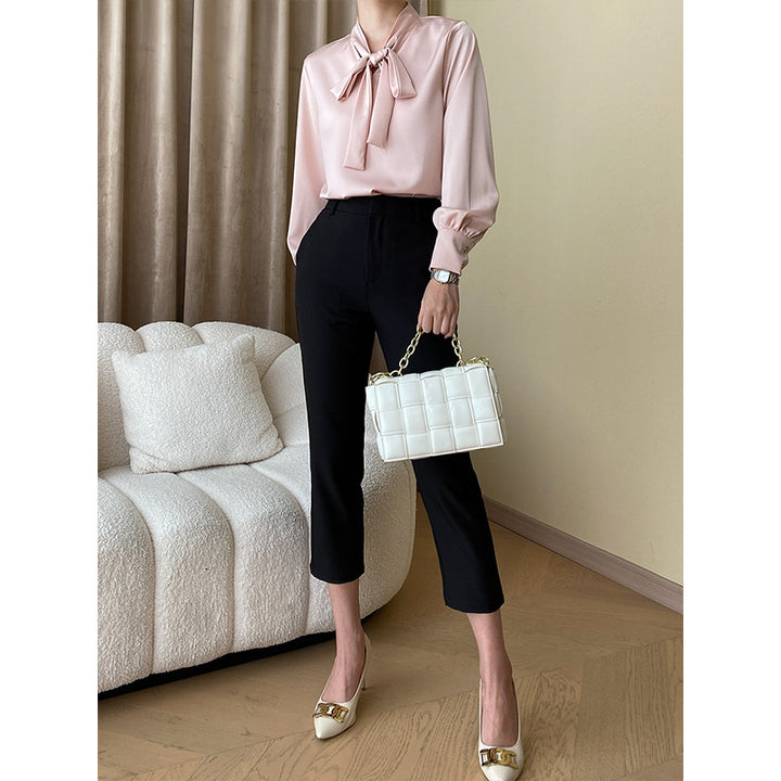 Women’s blouse with bow collar and casual puff sleeves Chic & Stil
