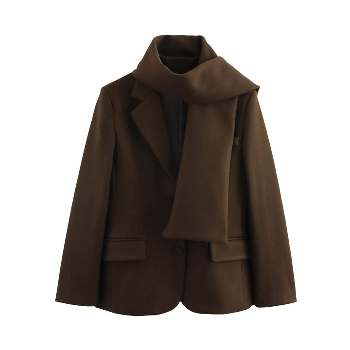 Elegant winter coat for women with a chic collar and a matching scarf Lune London