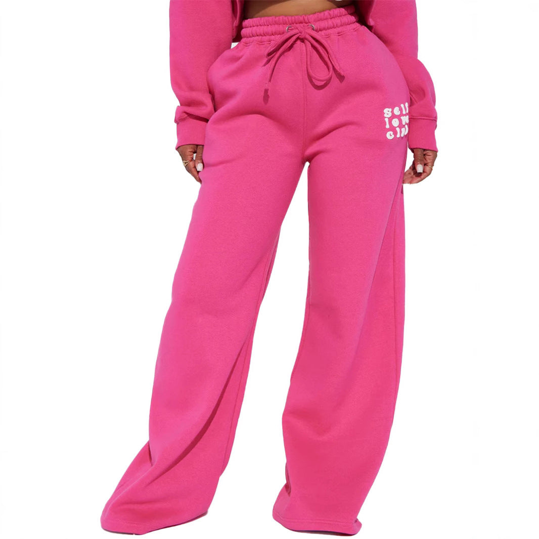 Women's wide jogging pants with elastic waistband and eye-catching lettering Chic & Stil
