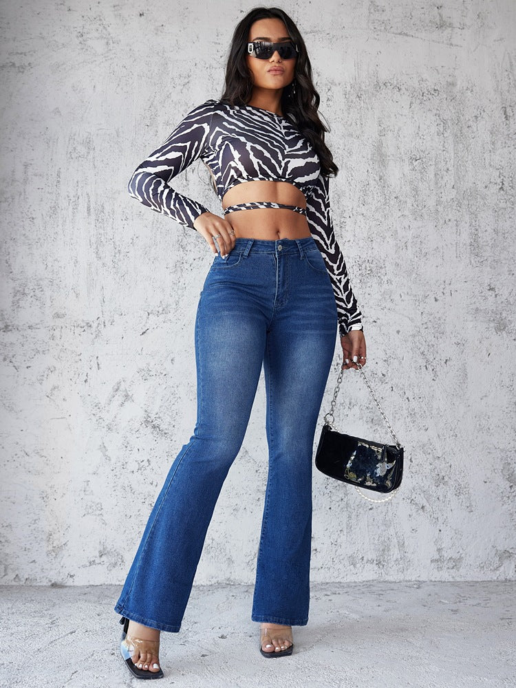 Fitted short top for women with long sleeves and unique Chic & Stil design