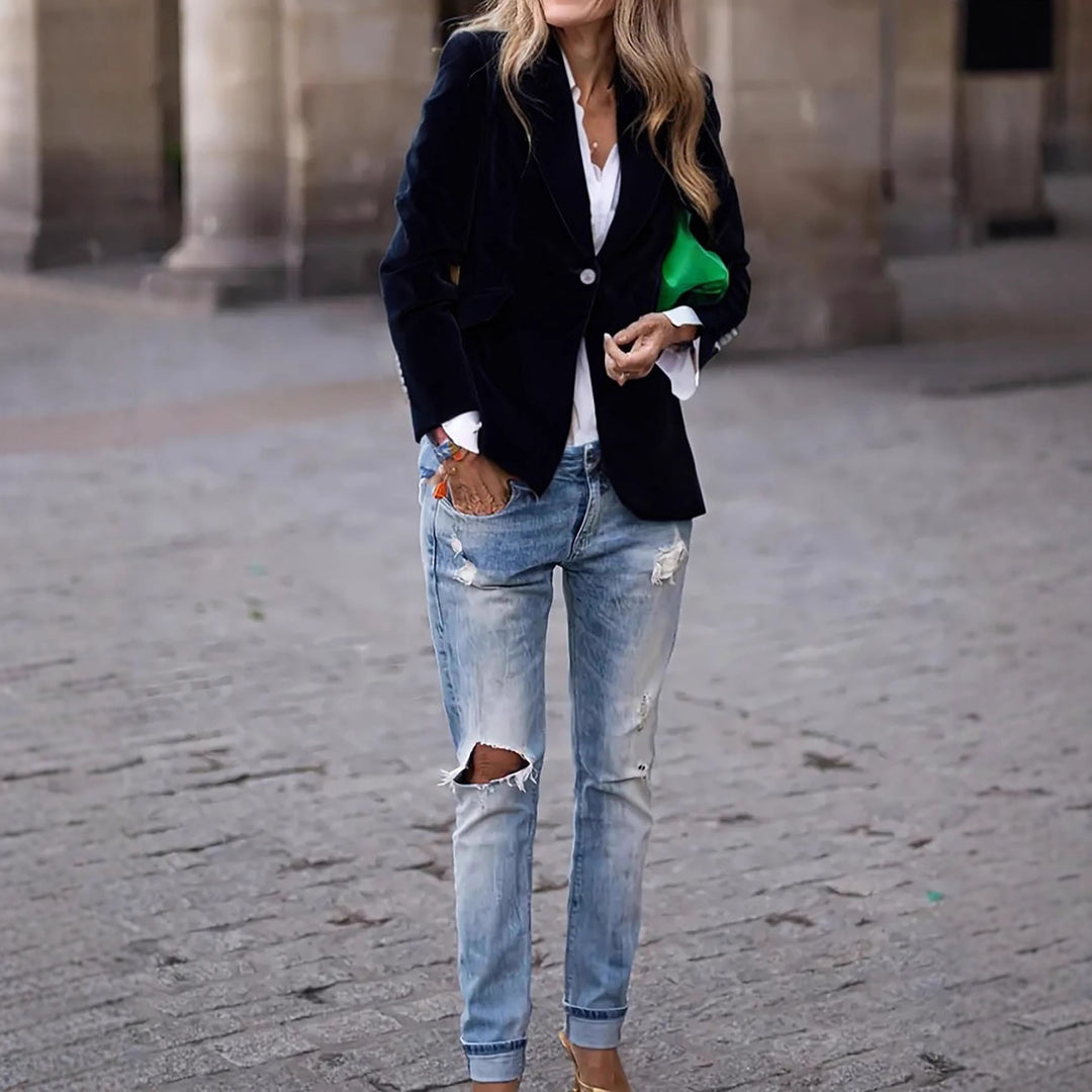 Ladies Elegant tailored velvet blazer with notch lapels and single-button Amarae