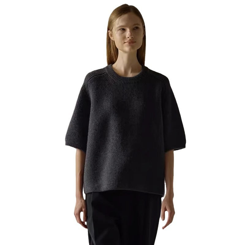 Pull en maille élégant pour femmes avec manches courtes et matériau doux Chic & Stil