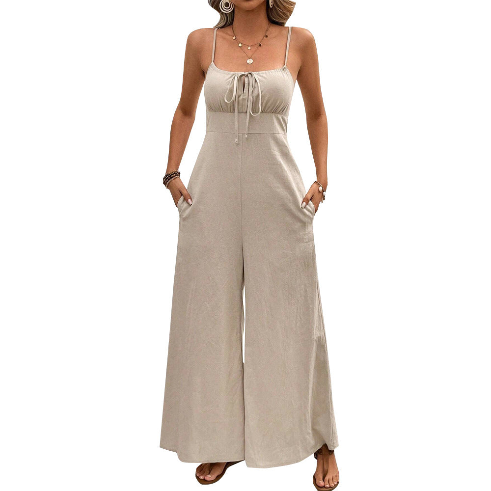 Combinaison féminine avec décolleté en V profond et ceinture à nouer confortable Chic & Stil