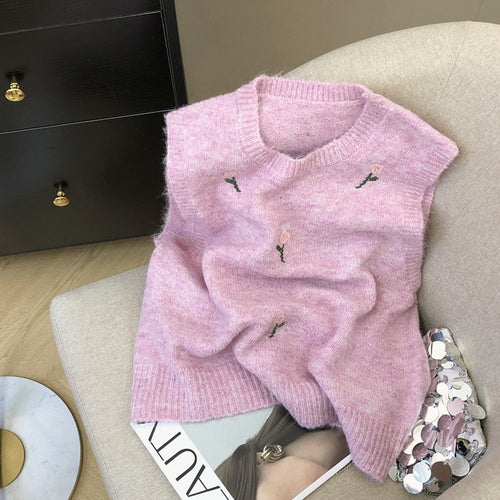 Knitted cardigan for women with delicate flower embroidery Amarae