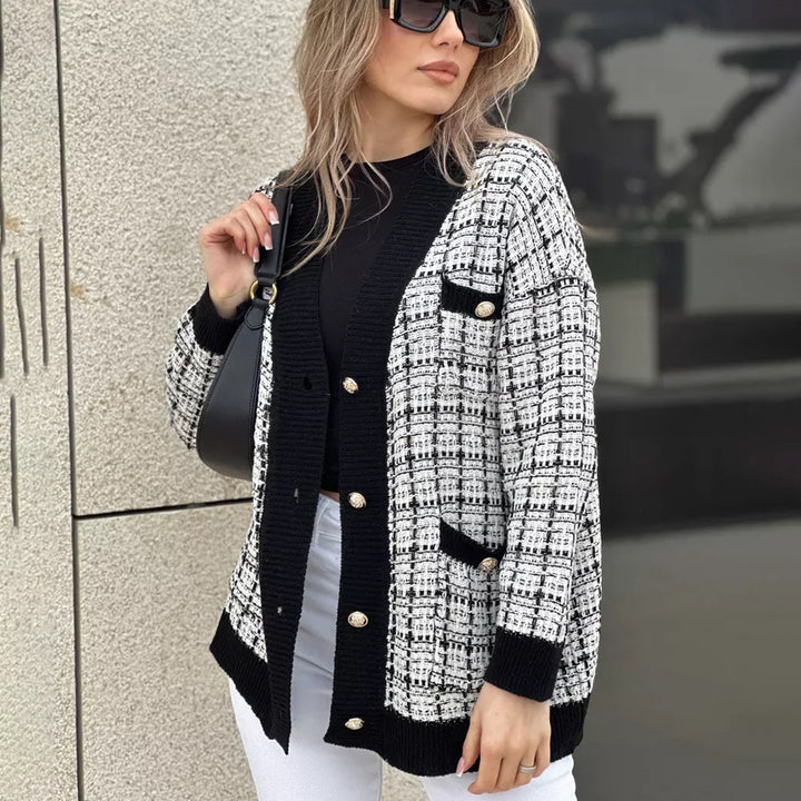 Cardigan féminin à la mode avec un élégant motif à carreaux et des poches Chic & Stil